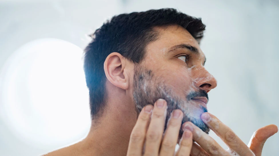 Preparando a Barba Antes de Aparar